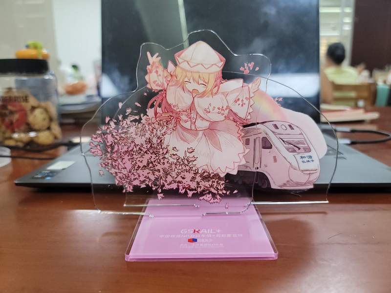 文件:NDJ3×莉莉白立牌.png